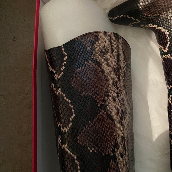 ✨NEW OVER THE KNEE BOOTS ✨VINCE CAMUTO - Picture 12 of 14